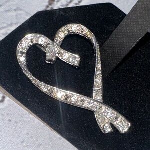 Elegant Silver Heart-Shaped Pendant CZ diamonds 2”